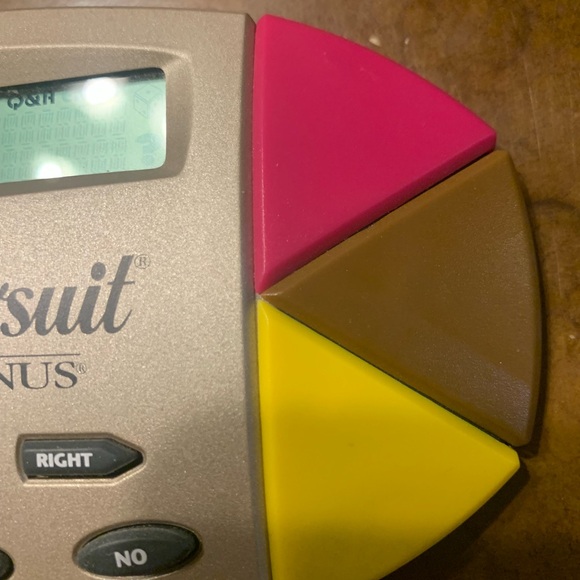 Tested & Works......Trivial Pursuit Electronic Hand-Held Game: The Best of Genus - Picture 2 of 8